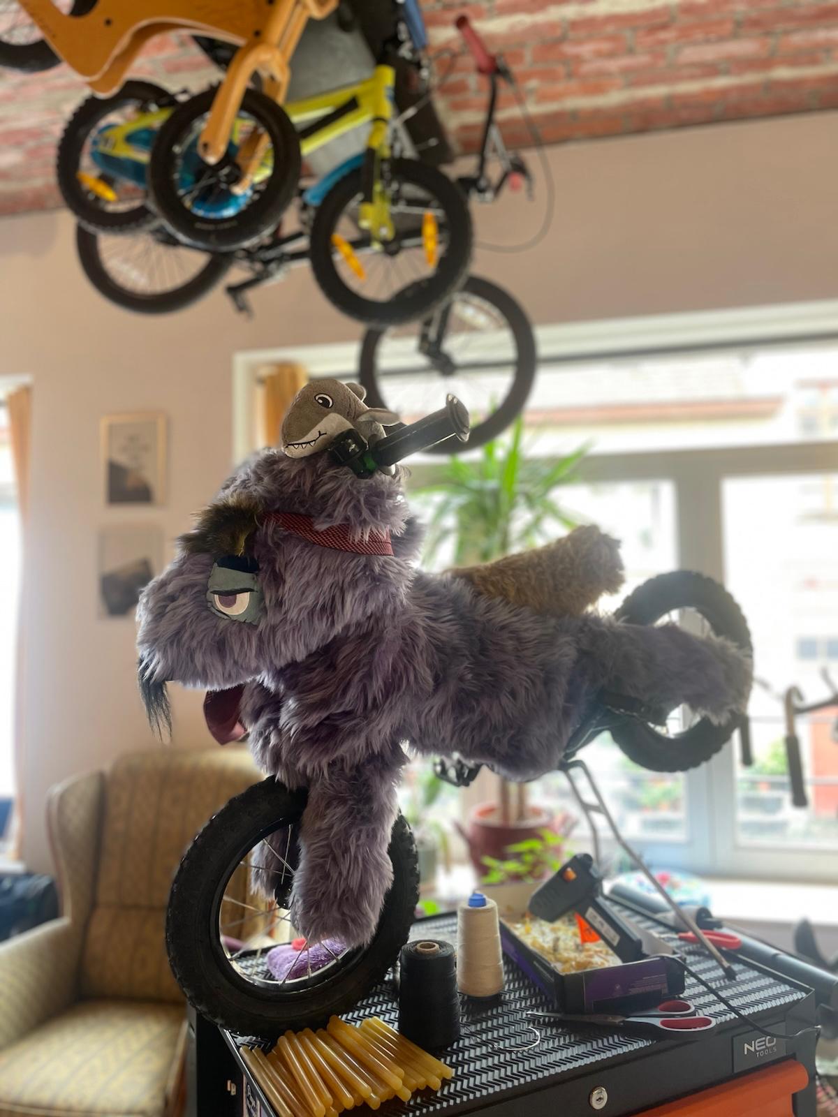 Petit Galant Petit Câlin - Little Bike Hug